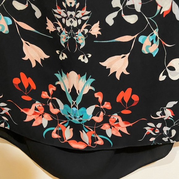 BCBG Maxazria Tunic Top with Floral Print - Picture 7 of 12